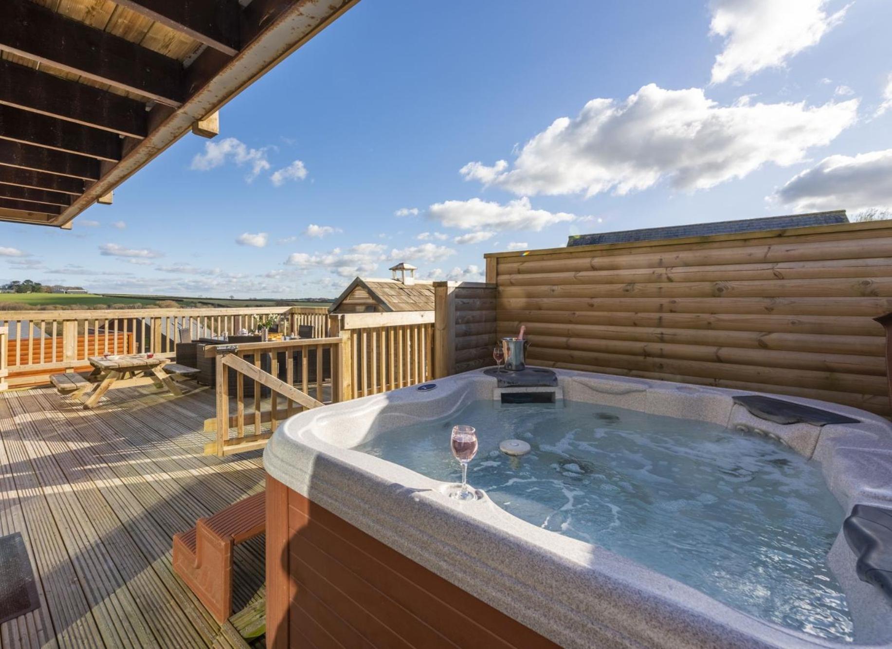 Lodge 40, Retallack Resort & Spa St Columb Major Extérieur photo